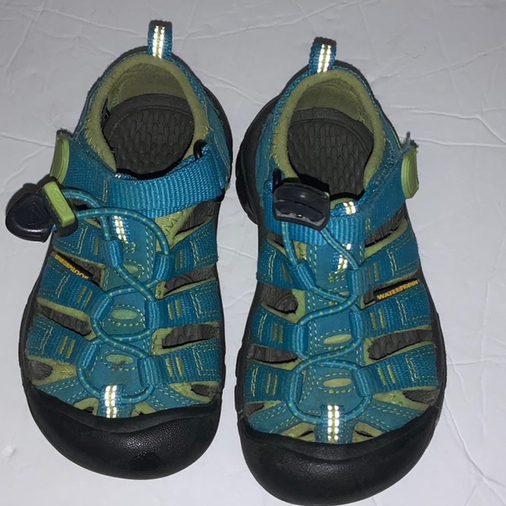 KEEN KIDS WATERPROOF TURQUOISE SANDALS SZ 9
